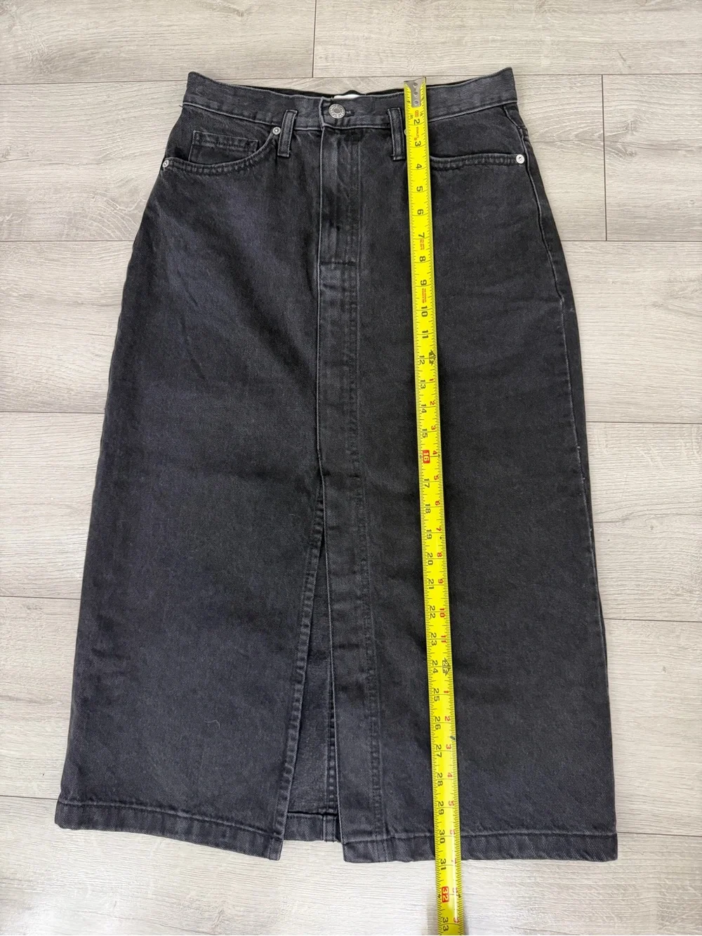 7114 MANGO Black Denim Midi Skirt - Classic Front-Slit Design